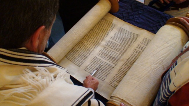 reading-torah